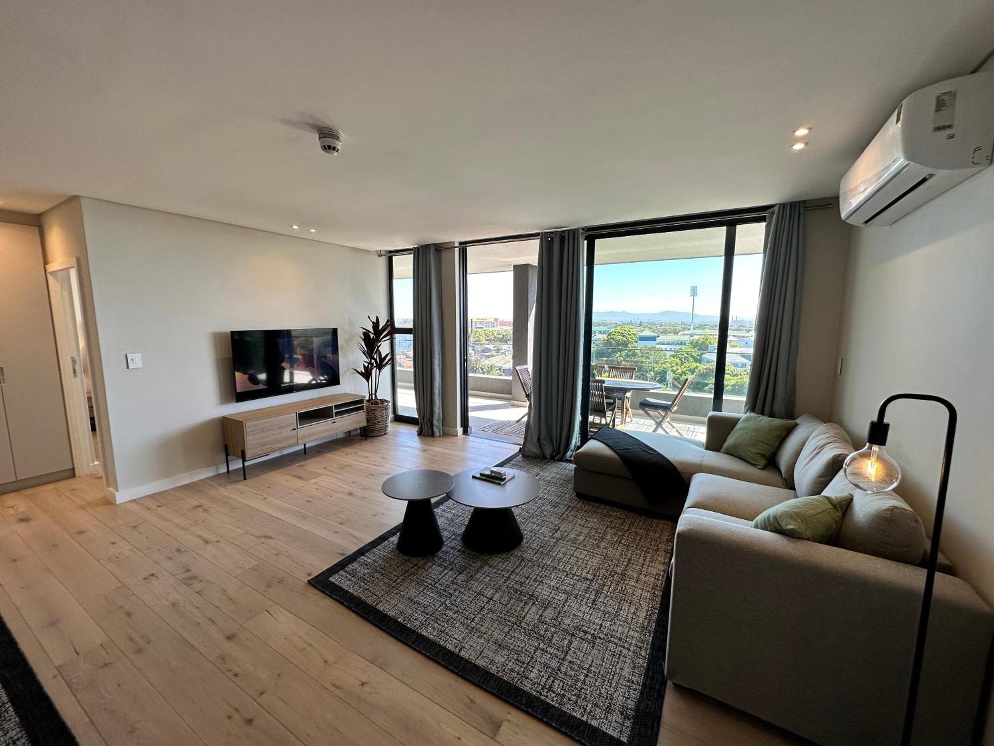 Newlands Peak Apartment